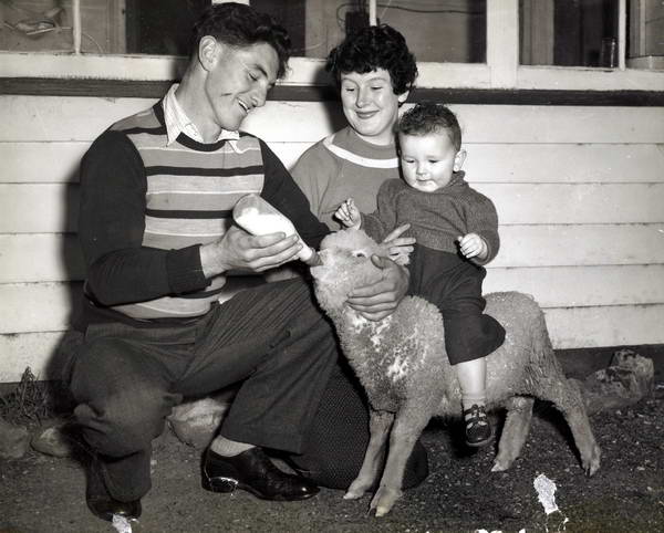  Feeding time Murgheboluc (John, Barbara, Bill) 1956